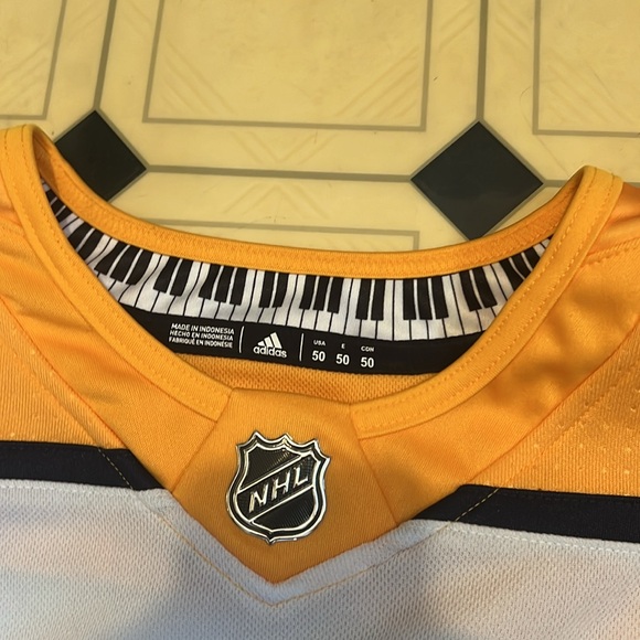🏒 adidas Nashville Predators white authentic jersey size 50 EUC - Picture 3 of 6